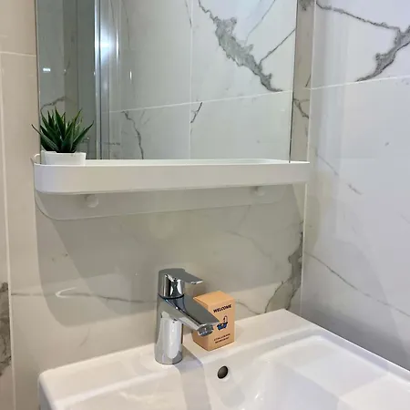 New 451 Monroe - Cosy Center Apartment